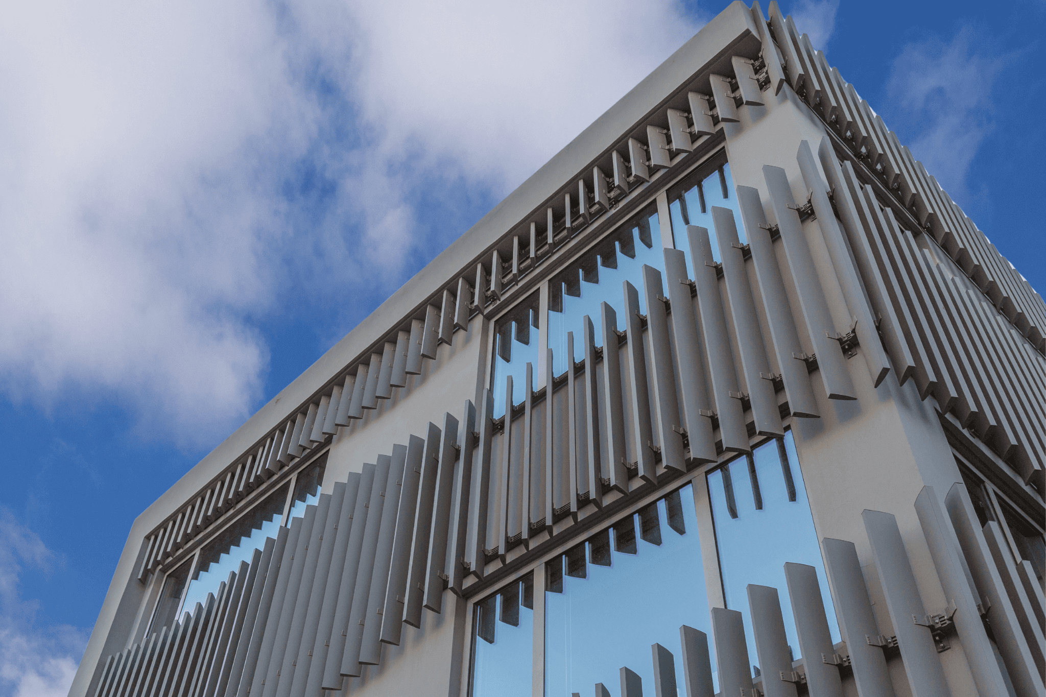 Galerie Brise soleil BREEZE - Lames biseautées